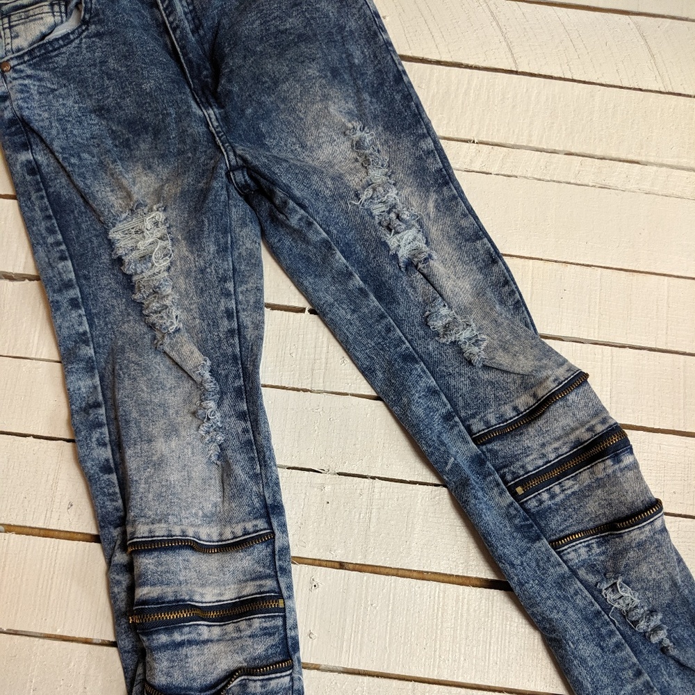 AQ Acid Wash Distressed Skinny Jeans (3)